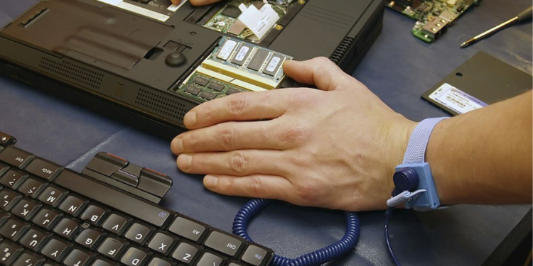 HOW TO USE ANTI STATIC WRIST STRAP LAPTOP