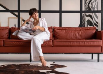 luxurious-lifestyle-rich-woman_52683-97512
