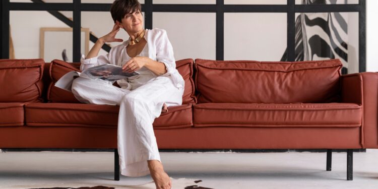 luxurious-lifestyle-rich-woman_52683-97512