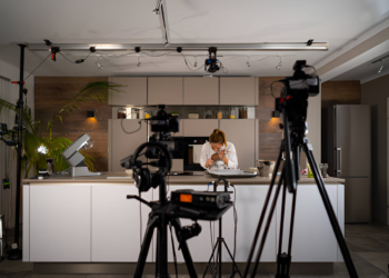 Video Conferencing with Poly G7500